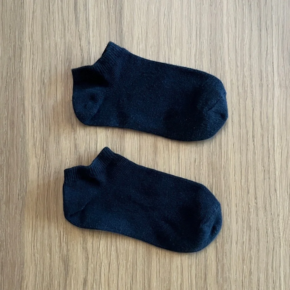 H&M, kids 2-pack of ankle cotton socks,  black and white size 8-9.5